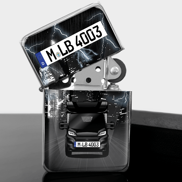 T 447 Benzin Feuerzeug personalisiert mit Wohnwagen u. Kennzeichen!