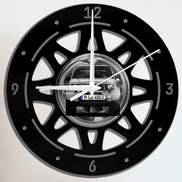 Pajero V20 Wanduhr personalisiert mit deinem Auto u. Kennzeichen!