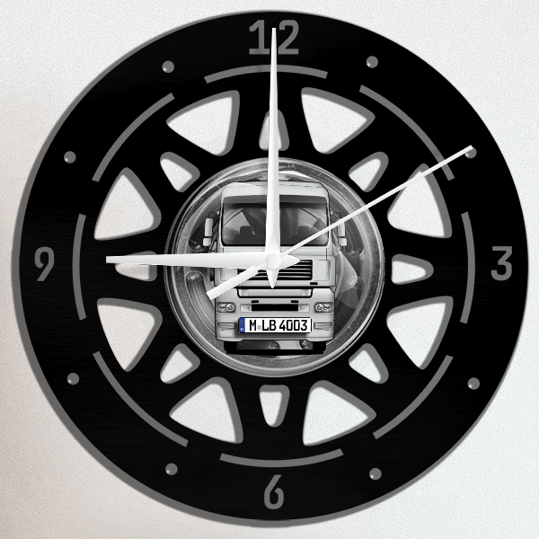 TGA 26.480 Wanduhr personalisiert mit deinem LKW u. Kennzeichen!