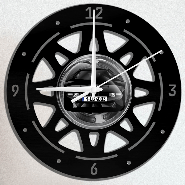 Stratos Wanduhr personalisiert mit deinem Auto u. Kennzeichen!