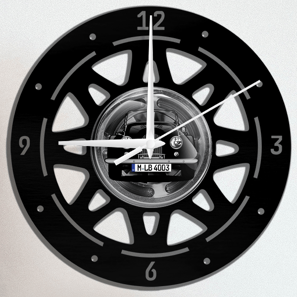 4/4 Wanduhr personalisiert mit deinem Auto u. Kennzeichen!