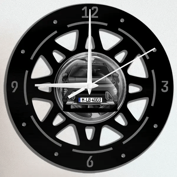 Kona Wanduhr personalisiert mit deinem Auto u. Kennzeichen!