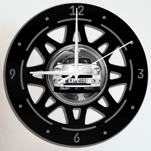 RV8 Wanduhr personalisiert mit deinem Auto u. Kennzeichen!