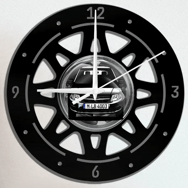 Granta Wanduhr personalisiert mit deinem Auto u. Kennzeichen!