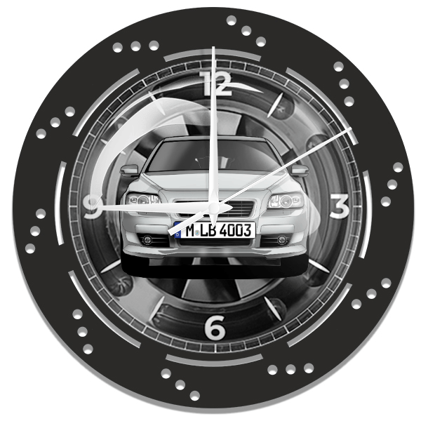 C30 (3-Türer) Wanduhr personalisiert mit deinem Auto u. Kennzeichen!