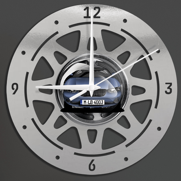 Stratus Wanduhr personalisiert mit deinem Auto u. Kennzeichen!