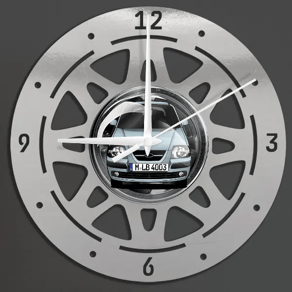 Atos Prime Wanduhr personalisiert mit deinem Auto u. Kennzeichen!