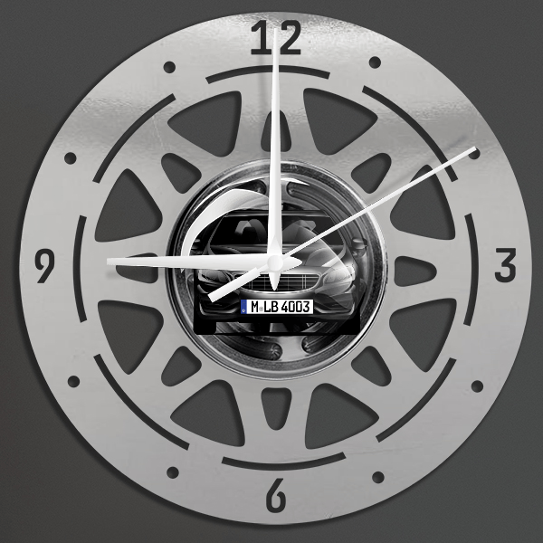 V60 Wanduhr personalisiert mit deinem Auto u. Kennzeichen!