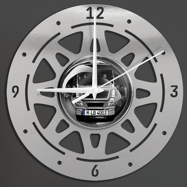 TGX 18.680 Wanduhr personalisiert mit deinem LKW u. Kennzeichen!