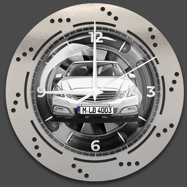 E-Klasse Wanduhr personalisiert mit deinem Auto u. Kennzeichen!
