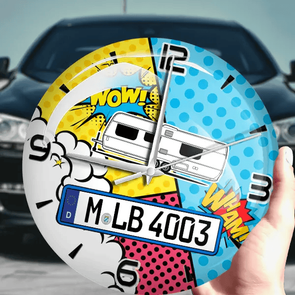 650 Wanduhr personalisiert mit Wohnwagen u. Kennzeichen! M, Comic Design 1