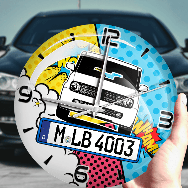 Cube Wanduhr personalisiert mit Auto u. Kennzeichen! M, Comic Design 1