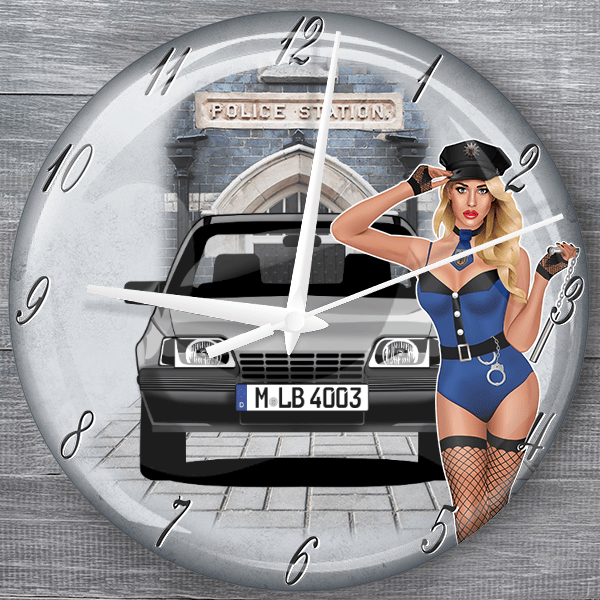 Kadett (5-Türer) moderne Wanduhr personalisiert mit deinem Auto u. Kennzeichen!