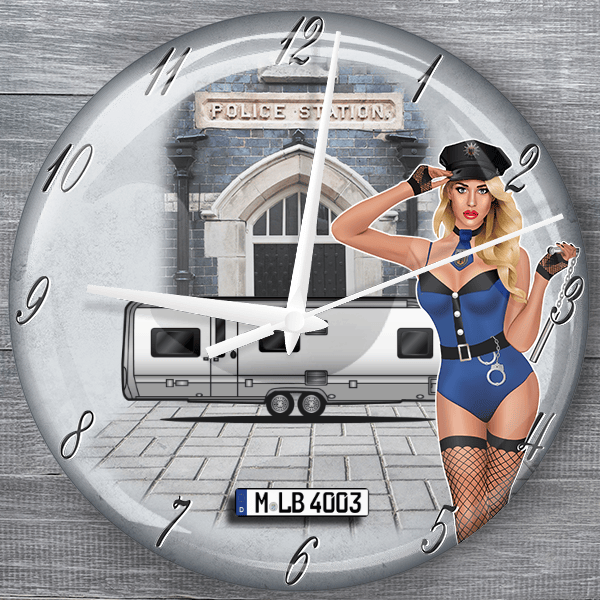 Prestige moderne Wanduhr personalisiert mit deinem Campinganhänger u. Kennzeichen!