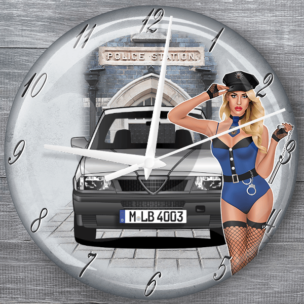 33 (5-Türer) moderne Wanduhr personalisiert mit deinem Auto u. Kennzeichen!
