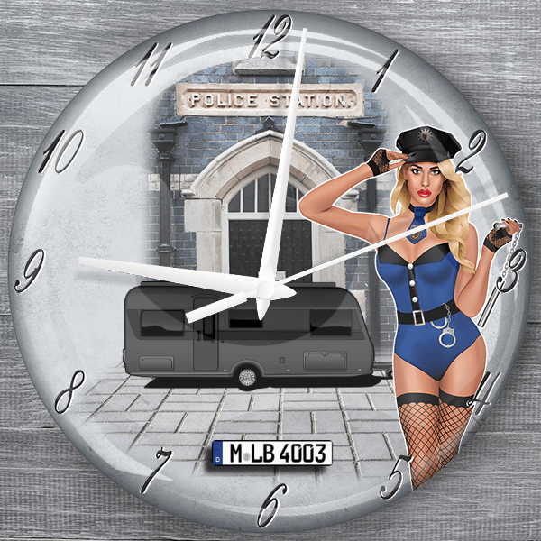 Musica 520D moderne Wanduhr personalisiert mit deinem Campinganhänger u. Kennzeichen!