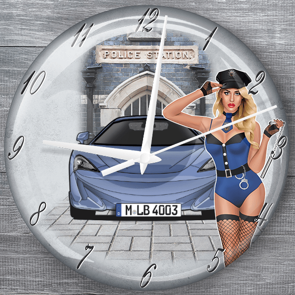 600LT moderne Wanduhr personalisiert mit deinem Auto u. Kennzeichen!